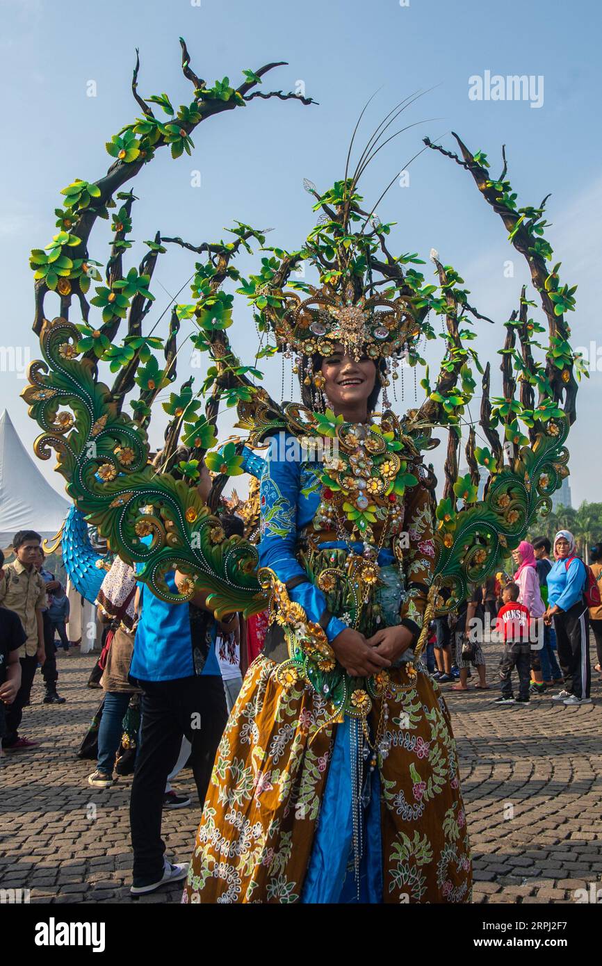 HOW TO MAKE CARNIVAL COSTUME FROM SCRATCH. #DIY #CarnivalCostume #COSTUME  #Howto #recycle #reuse 