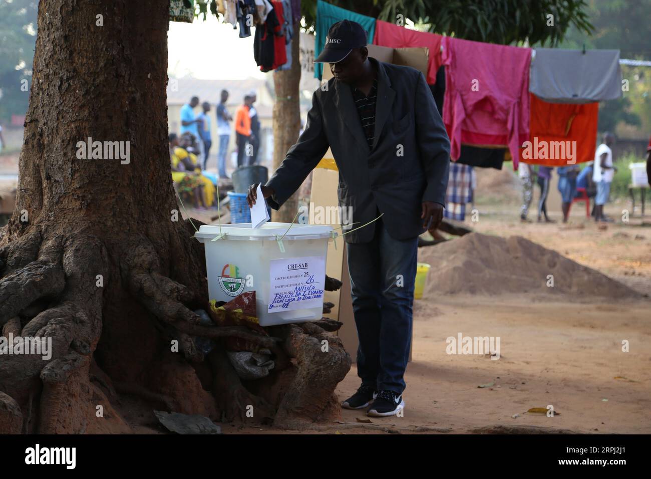 191124 -- BISSAU, Nov. 24, 2019 -- A voter casts his ballot at a polling station in Bissau, capital of Guinea-Bissau, on Nov. 24, 2019. Guinea-Bissau s presidential election kicked off Sunday with 12 candidates competing to become the west African country s president for the next five years.  GUINEA-BISSAU-BISSAU-PRESIDENTIAL ELECTION XingxJianqiao PUBLICATIONxNOTxINxCHN Stock Photo