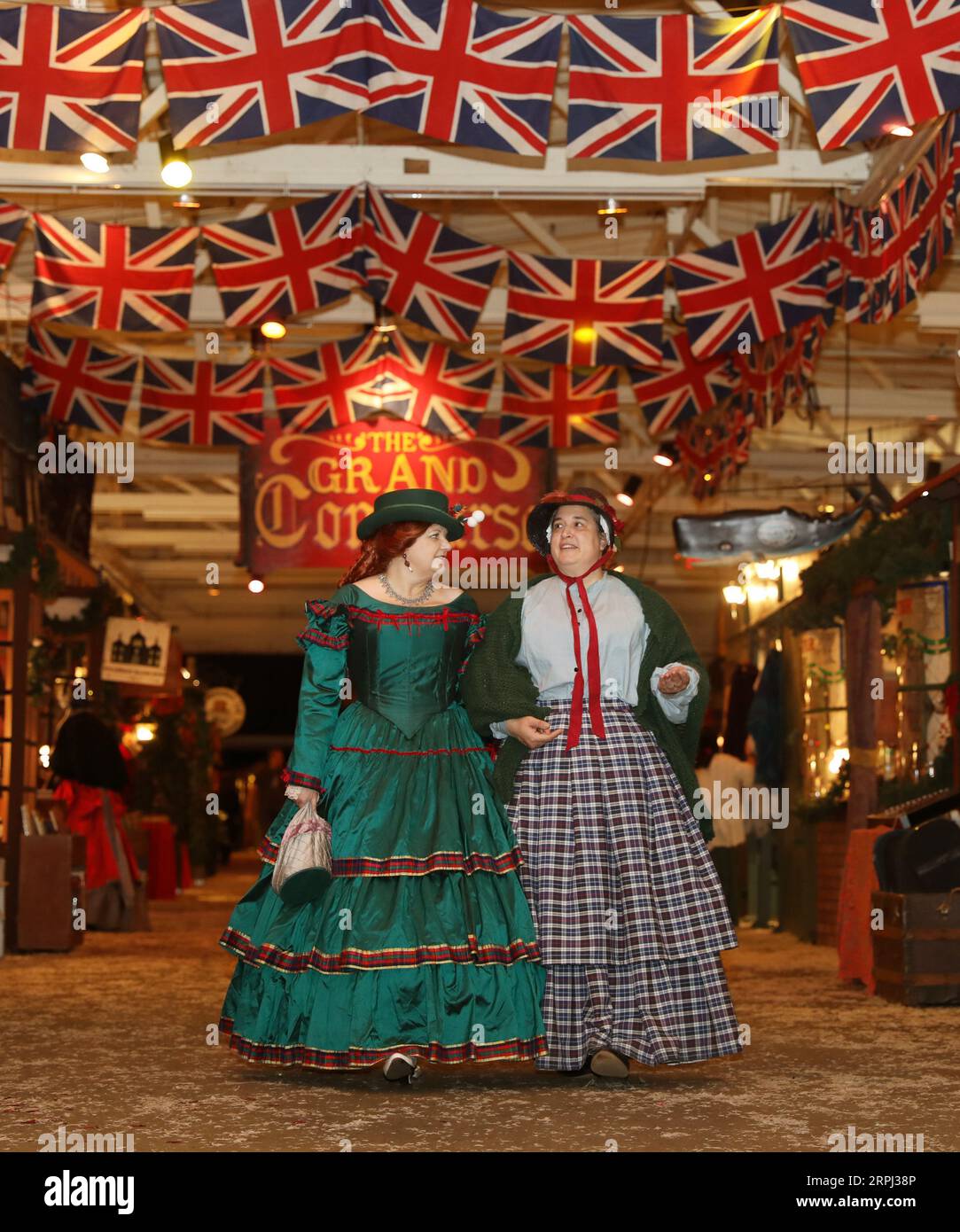 191125 -- SAN FRANCISCO, Nov. 25, 2019 -- Women wearing clothes of the  Victorian era take part in the Great Dickens Christmas Fair in San  Francisco, the United States, Nov. 24, 2019.