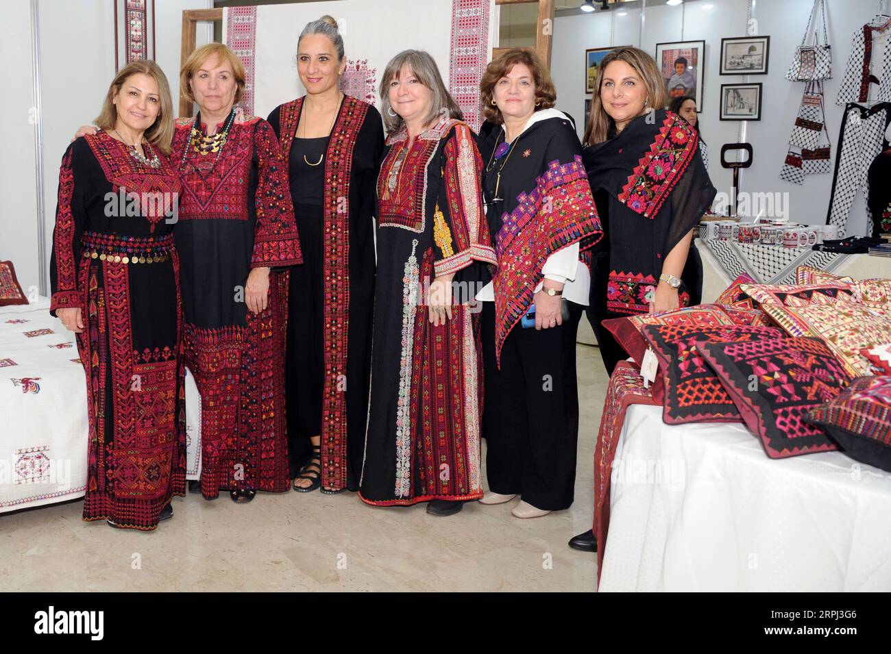 Kuwaiti Women Traditional Clothing