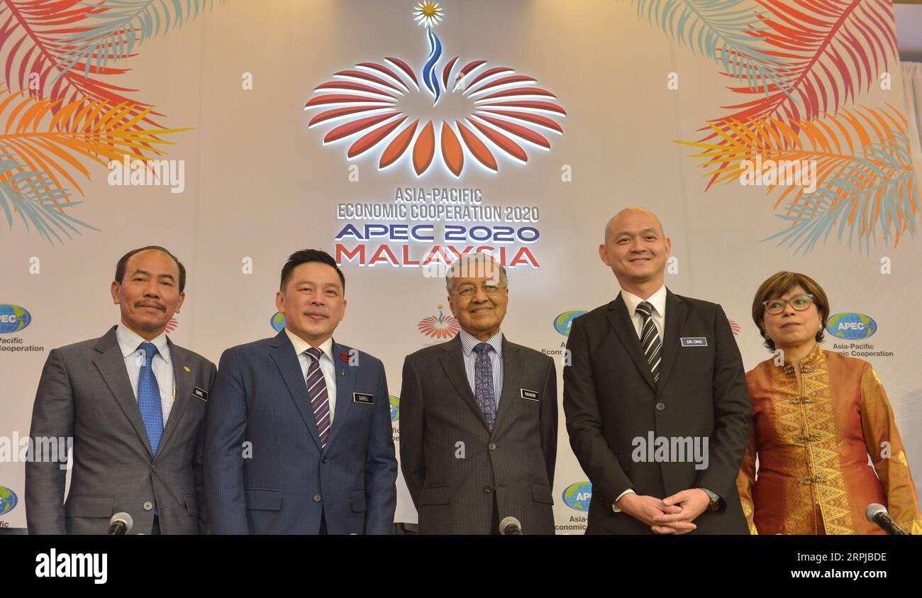 191204 -- CYBERJAYA, Dec. 4, 2019 Xinhua -- Malaysian Prime Minister Mahathir Mohamad C attends the press conference held after the launching ceremony of Malaysia s chairmanship of APEC in 2020 in Cyberjaya, Malaysia, Dec. 4, 2019. Malaysia will promote the principle of shared prosperity when taking over the chairmanship of Asia-Pacific Economic Cooperation APEC in 2020, Prime Minister Mahathir Mohamad said Wednesday. Xinhua/Chong Voon Chung MALAYSIA-CYBERJAYA-APEC CHAIRMANSHIP-LAUNCHING CEREMONY PUBLICATIONxNOTxINxCHN Stock Photo