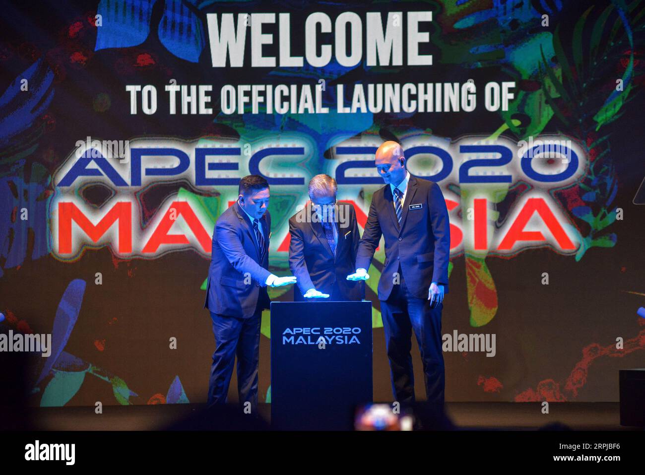 191204 -- CYBERJAYA, Dec. 4, 2019 Xinhua -- Malaysian Prime Minister Mahathir Mohamad C attends the launching ceremony of Malaysia s chairmanship of APEC in 2020 in Cyberjaya, Malaysia, Dec. 4, 2019. Malaysia will promote the principle of shared prosperity when taking over the chairmanship of Asia-Pacific Economic Cooperation APEC in 2020, Prime Minister Mahathir Mohamad said Wednesday. Xinhua/Chong Voon Chung MALAYSIA-CYBERJAYA-APEC CHAIRMANSHIP-LAUNCHING CEREMONY PUBLICATIONxNOTxINxCHN Stock Photo
