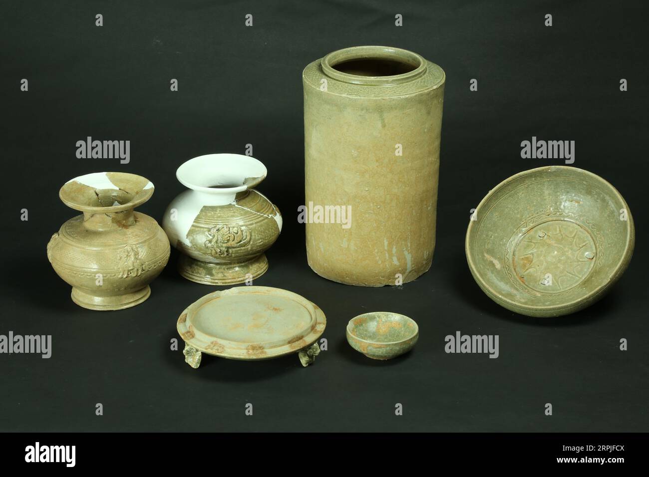 191208 -- NANCHANG, Dec. 8, 2019 -- Photo taken on Sept. 24, 2019 shows relics unearthed from the ancient tombs excavated in Ganjiang New District, Nanchang, east China s Jiangxi Province. Archaeologists have excavated 73 ancient tombs dating back 1,400 years ago in east China s Jiangxi Province, the local institute of cultural relics and archeology said Saturday. It is believed that the majority of the discovered tombs were built in the Six Dynasties 222-589. The 8,000-square-meter site was discovered in June 2013. Excavation started in August 2018. CHINA-JIANGXI-ANCIENT TOMB CLUSTERS-DISCOVE Stock Photo