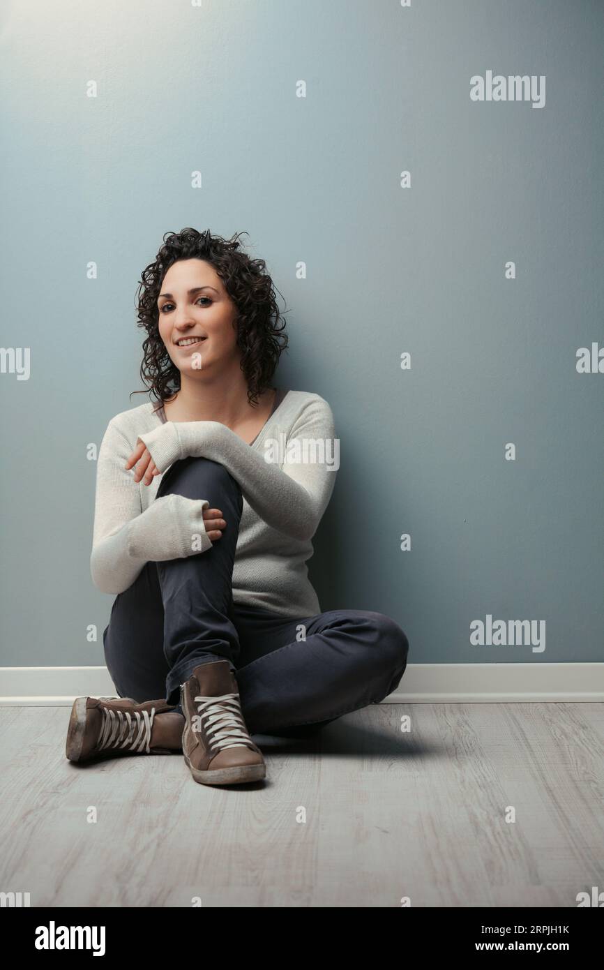 Hands crossed on legs hi-res stock photography and images - Alamy