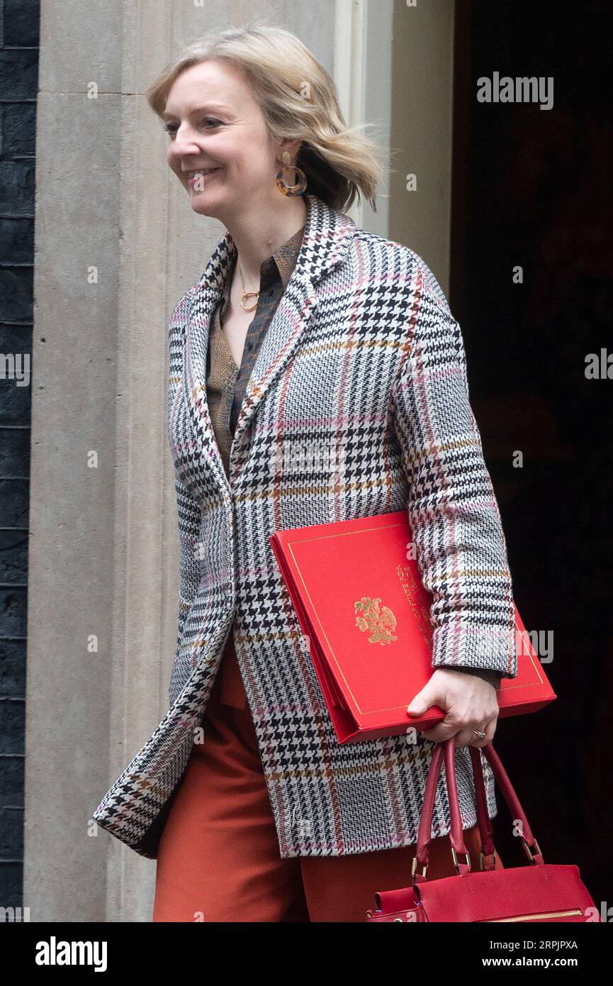 191217 -- LONDON, Dec. 17, 2019 Xinhua -- Britain s International Trade Secretary Liz Truss leaves after attending a cabinet meeting at 10 Downing Street in London, Britain, on Dec. 17, 2019. British Prime Minister Boris Johnson held the first cabinet meeting on Tuesday after winning last week s general election. Photo by Ray Tang/Xinhua BRITAIN-LONDON-CABINET MEETING PUBLICATIONxNOTxINxCHN Stock Photo