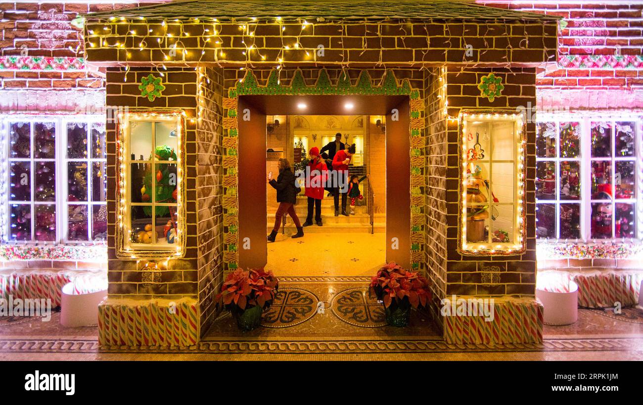 191225 -- TORONTO, Dec. 25, 2019 -- People view a life-size gingerbread house at the Fairmont Royal York Hotel in Toronto, Canada, Dec. 24, 2019. Standing more than 24 feet high and 6 feet deep with 500 pounds of delicious royal icing, the two-storey gingerbread house opens to the public during the holiday season. Photo by /Xinhua CANADA-TORONTO-CHRISTMAS DECORATION-LIFE-SIZE GINGERBREAD HOUSE ZouxZheng PUBLICATIONxNOTxINxCHN Stock Photo