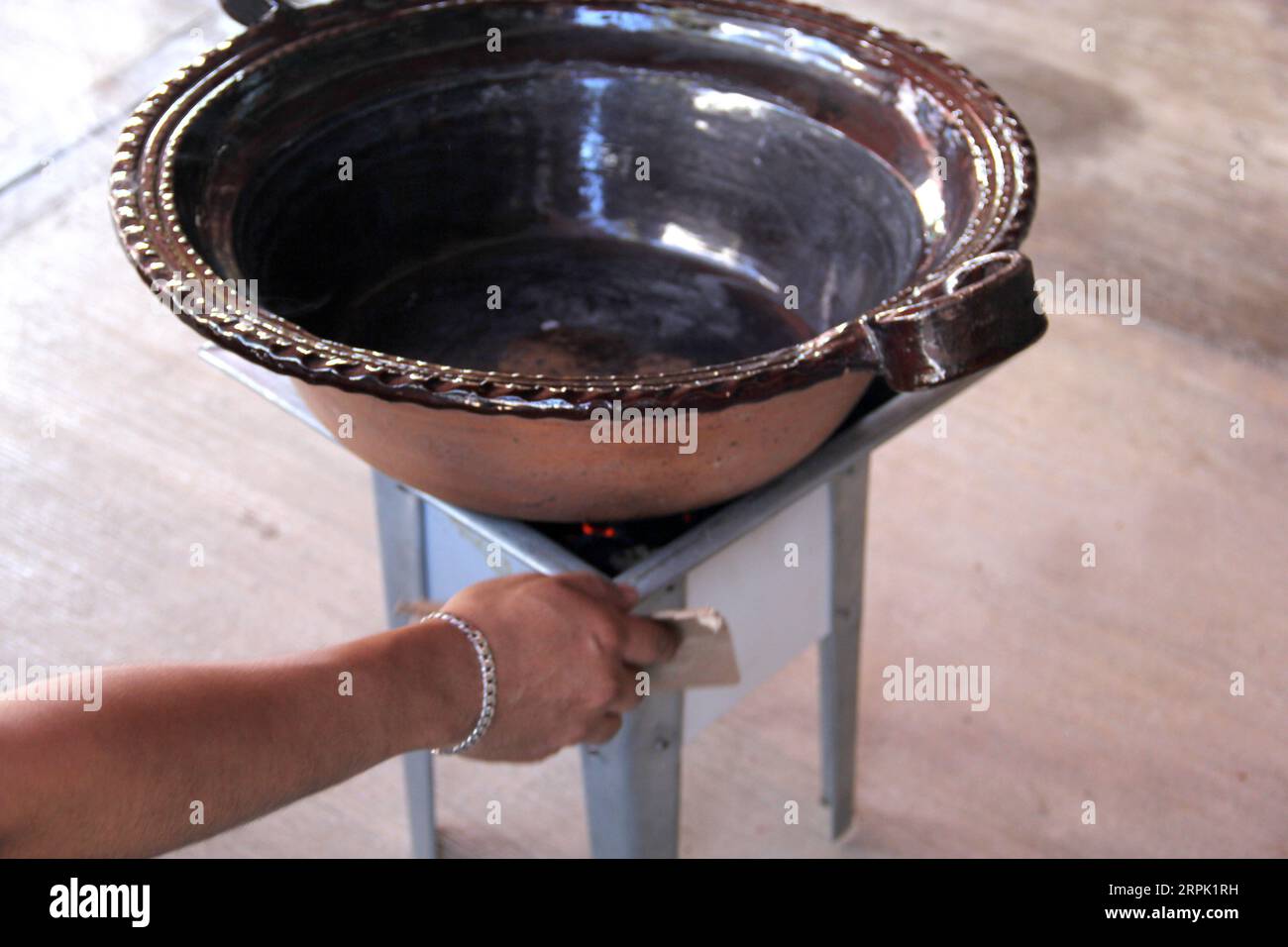 Cooking food in clay pots and pans is dangerous due to its high lead