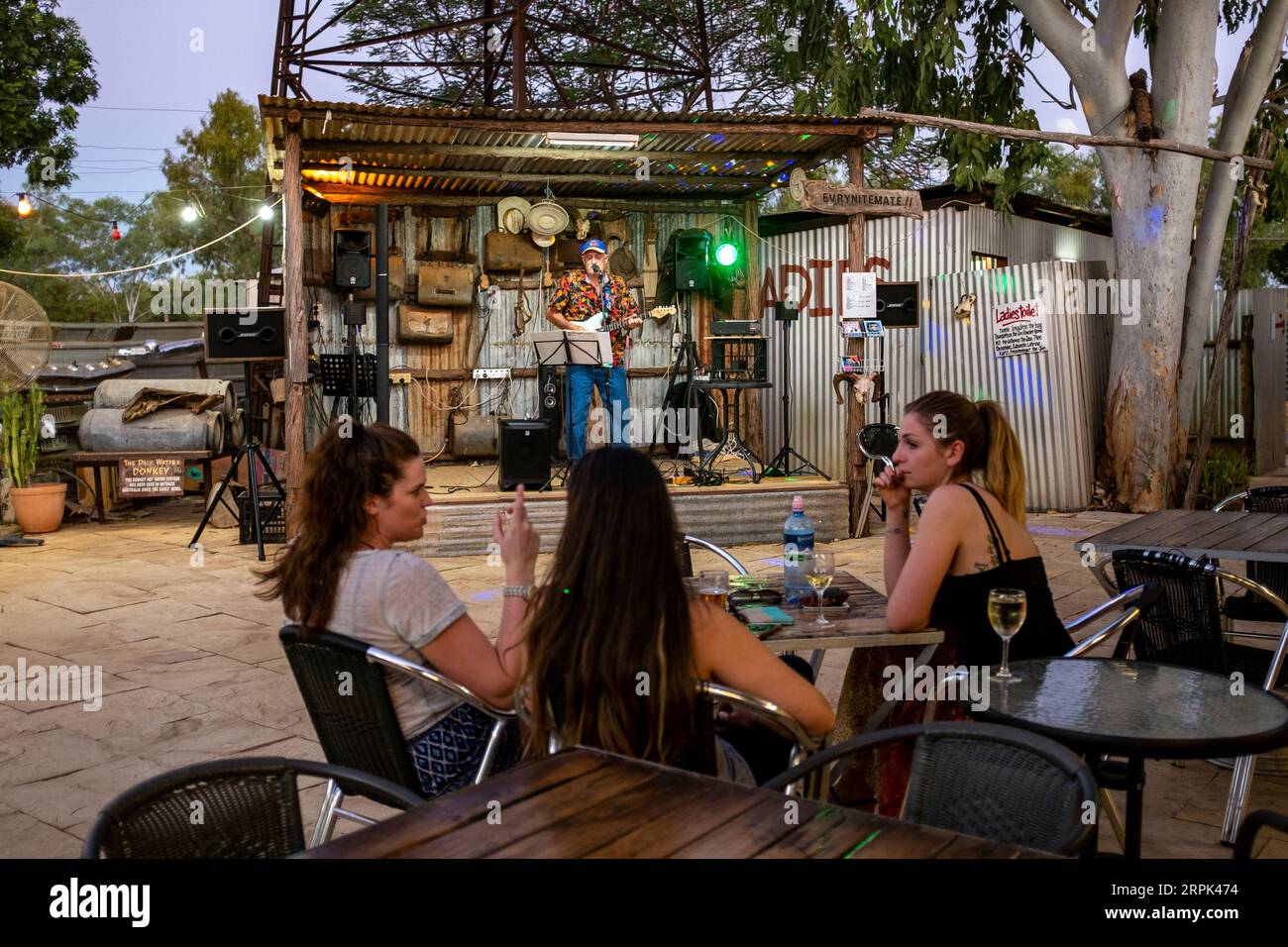Travelling country musician entertaining drinkers at the Daly Waters Inn in the Northern Territory of Australia Stock Photo