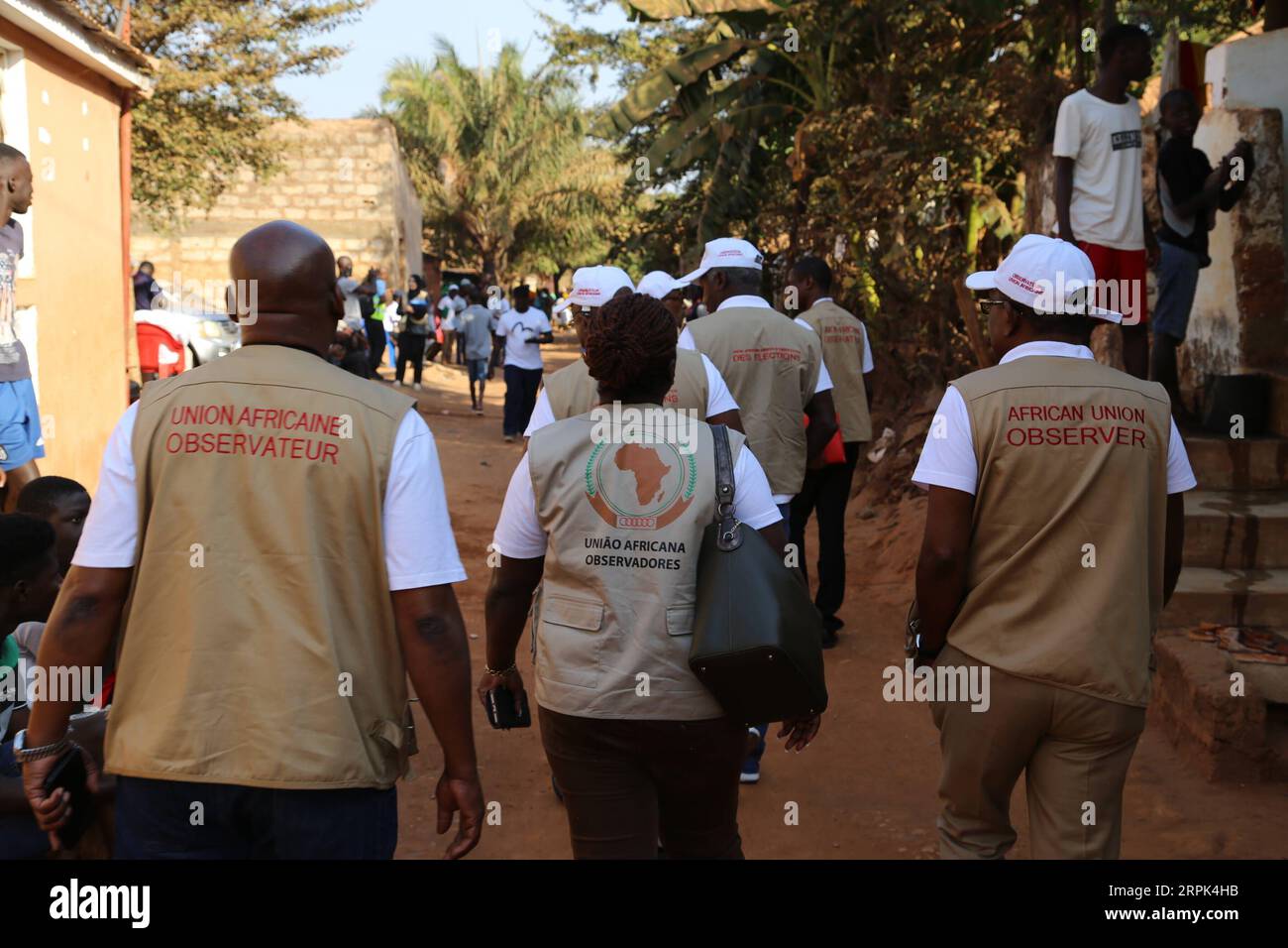 Guinea-Bissau, Präsidentschaftswahlen 191229 -- BISSAU, Dec. 29, 2019 -- Observers from African Union walk towards polling stations to supervise the electoral process in Bissau, Guinea-Bissau, Dec. 29, 2019. Guinea-Bissau s presidential election runoff kicked off here on Sunday between two former prime ministers, Domingos Simoes Pereira and Umaro Sissoco Embalo.  GUINEA-BISSAU-PRESIDENTIAL ELECTION-VOTING XingxJianqiao PUBLICATIONxNOTxINxCHN Stock Photo