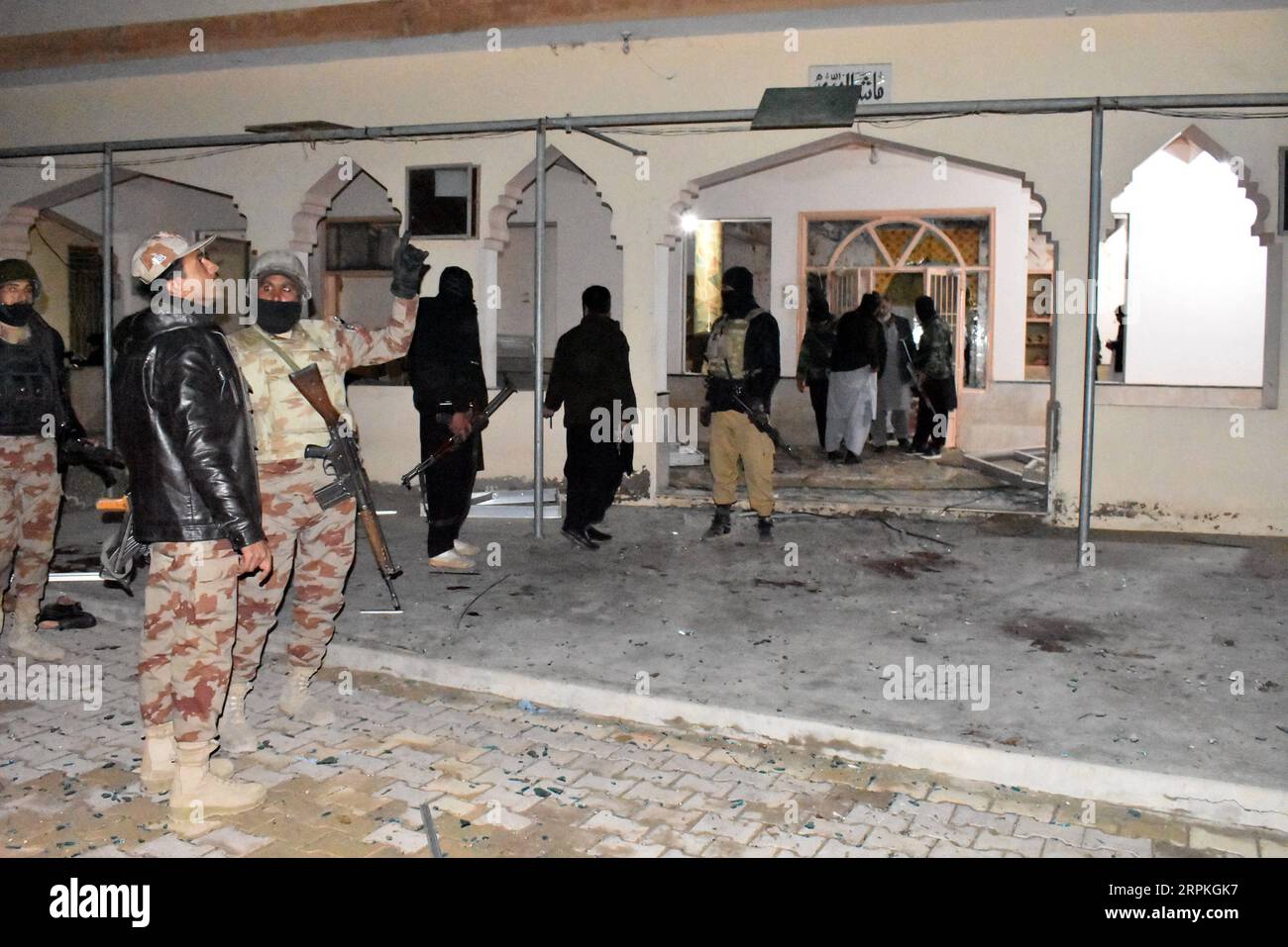 200110 -- QUETTA PAKISTAN, Jan. 10, 2020 -- Security members examine the blast site in Quetta, Balochistan province, Pakistan, on Jan. 10, 2020. A blast hit a mosque in Quetta on Friday night, killing at least 14 people and injuring 20 others, a senior police officer said. Photo by /Xinhua PAKISTAN-QUETTA-BLAST Asad PUBLICATIONxNOTxINxCHN Stock Photo