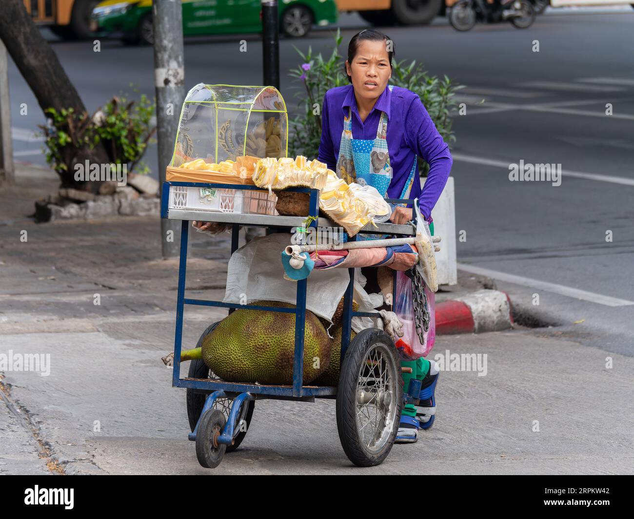 Thai street food cart hi-res stock photography and images - Alamy