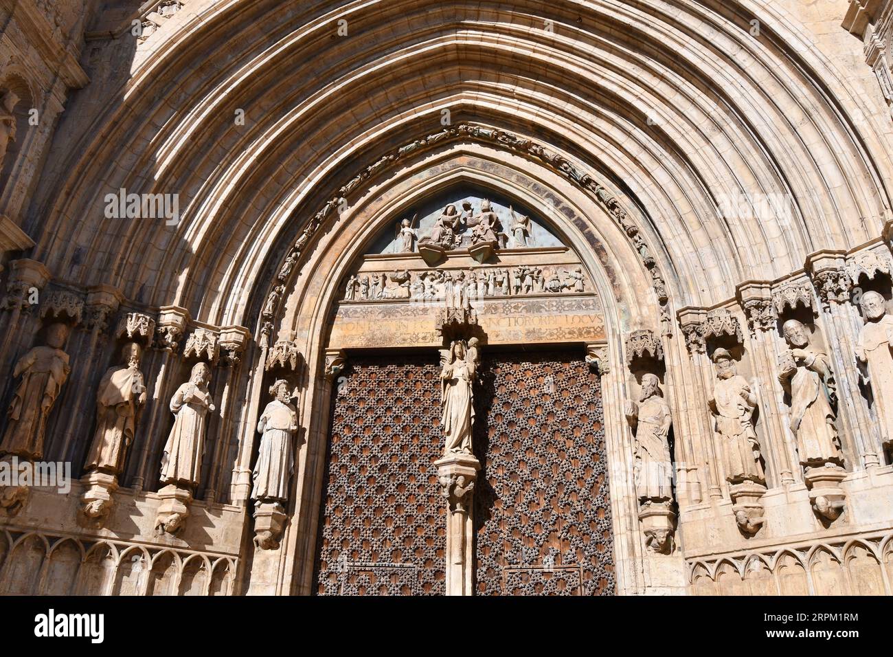 Details of the archs and door in the Morella church Stock Photo