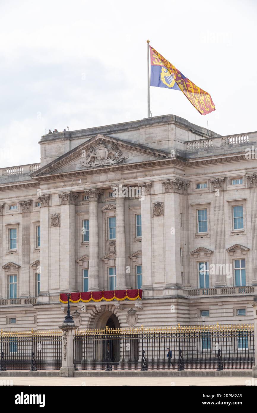 Portrait orientation and view of Buckingham Palace with the King’s