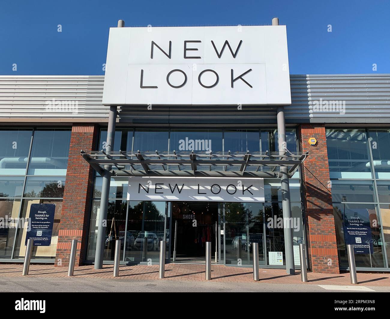Inside retail shopping centres uk hires stock photography and images