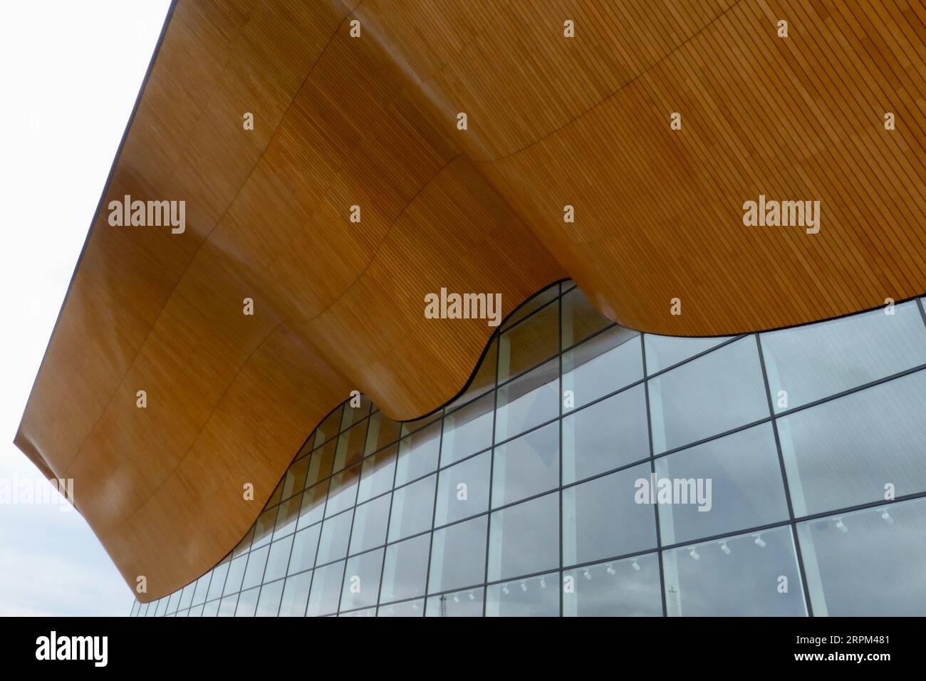 Curved roof structure hires stock photography and images Alamy