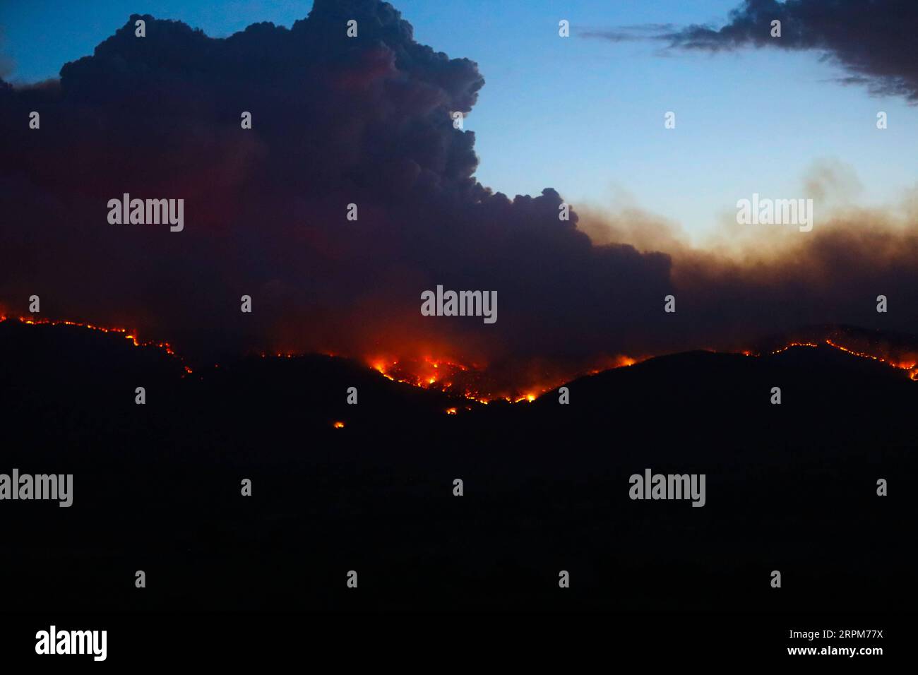Smoke from bushfire in valley hi-res stock photography and images - Alamy