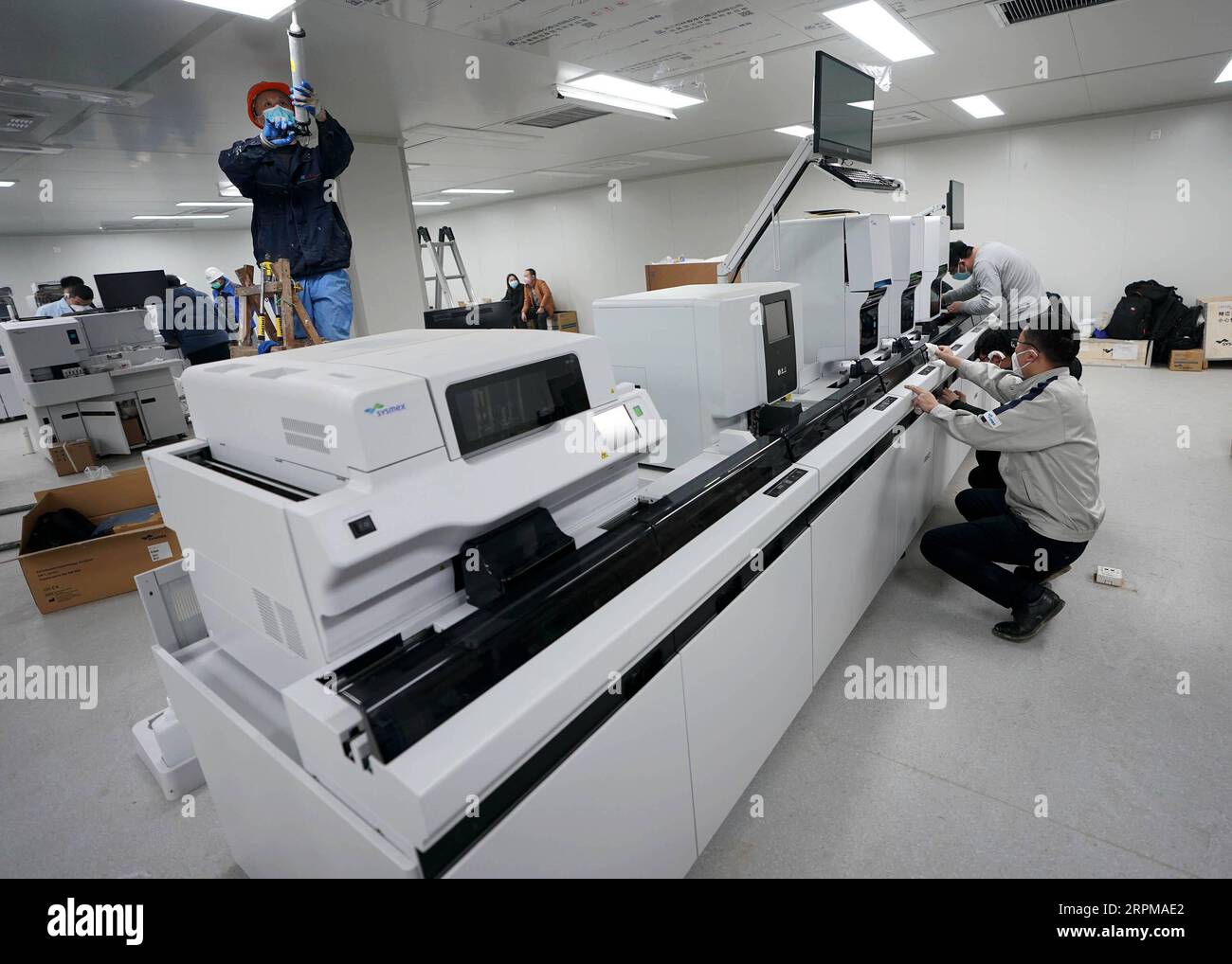 200205 -- WUHAN, Feb. 5, 2020 -- Technicians test the hematology analyzer at the Leishenshan Thunder God Mountain Hospital which is under construction in Wuhan, central China s Hubei Province, Feb. 5, 2020. Leishenshan Hospital, one of the makeshift hospitals to battle against the novel strain of coronavirus in Wuhan, has completed its main part of construction.  CHINA-HUBEI-WUHAN-LEISHENSHAN HOSPITAL-CONSTRUCTION CN WangxYuguo PUBLICATIONxNOTxINxCHN Stock Photo