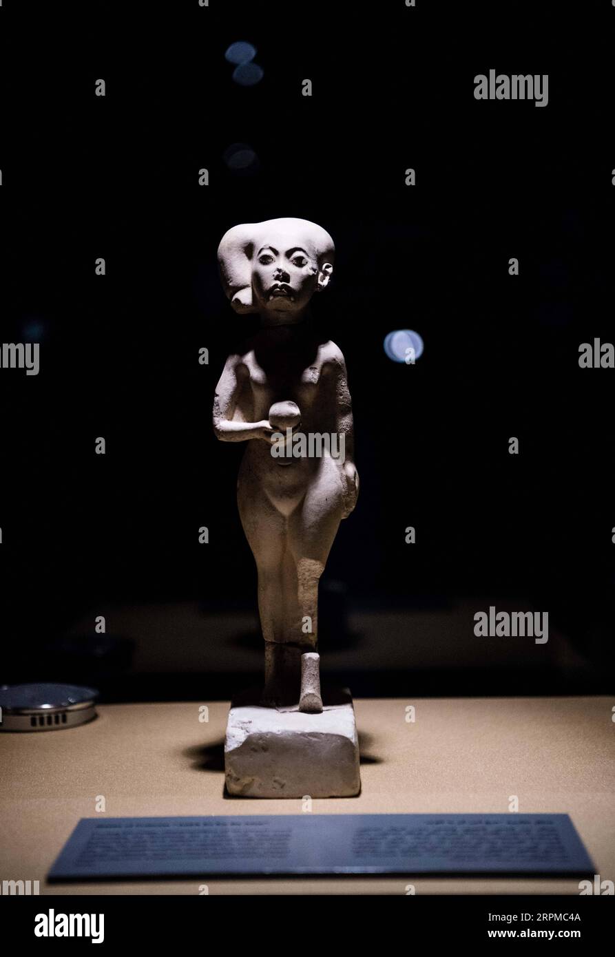 200207 -- MINYA, Feb. 7, 2020 -- Photo taken on Jan. 30, 2020 shows a statue of King Akhenaton s daughter from the New Kingdom of ancient Egypt in Mallawi Museum, Minya province, Egypt. TO GO WITH Feature: Upper Egypt s Mallawi Museum restores popularity years after looting  EGYPT-MINYA-MALLAWI MUSEUM WuxHuiwo PUBLICATIONxNOTxINxCHN Stock Photo