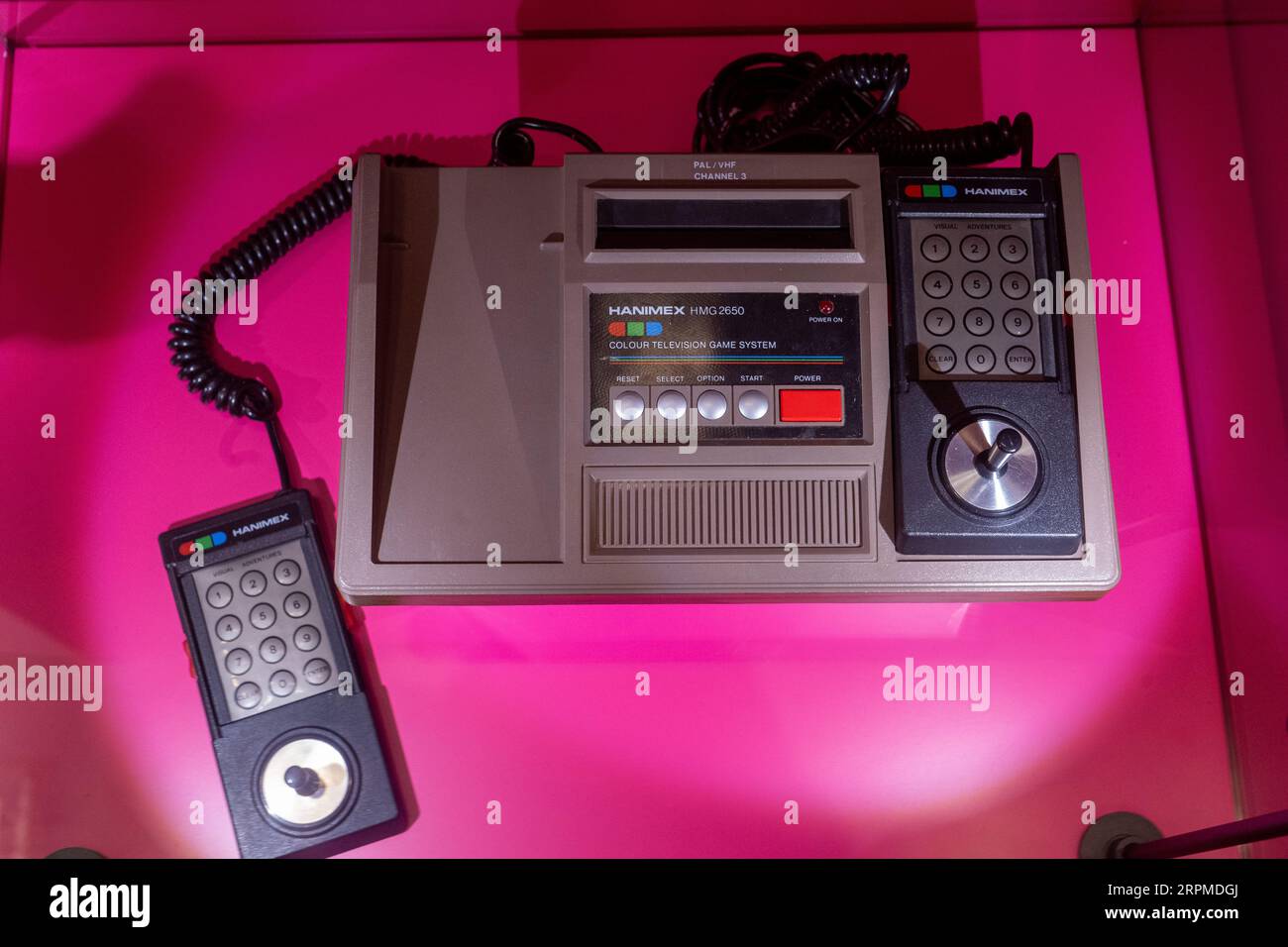 Old game console for TV Colour television game system HANIMEX HMG 2650 Old game console for TV Colour television game system HANIMEX HMG 2650