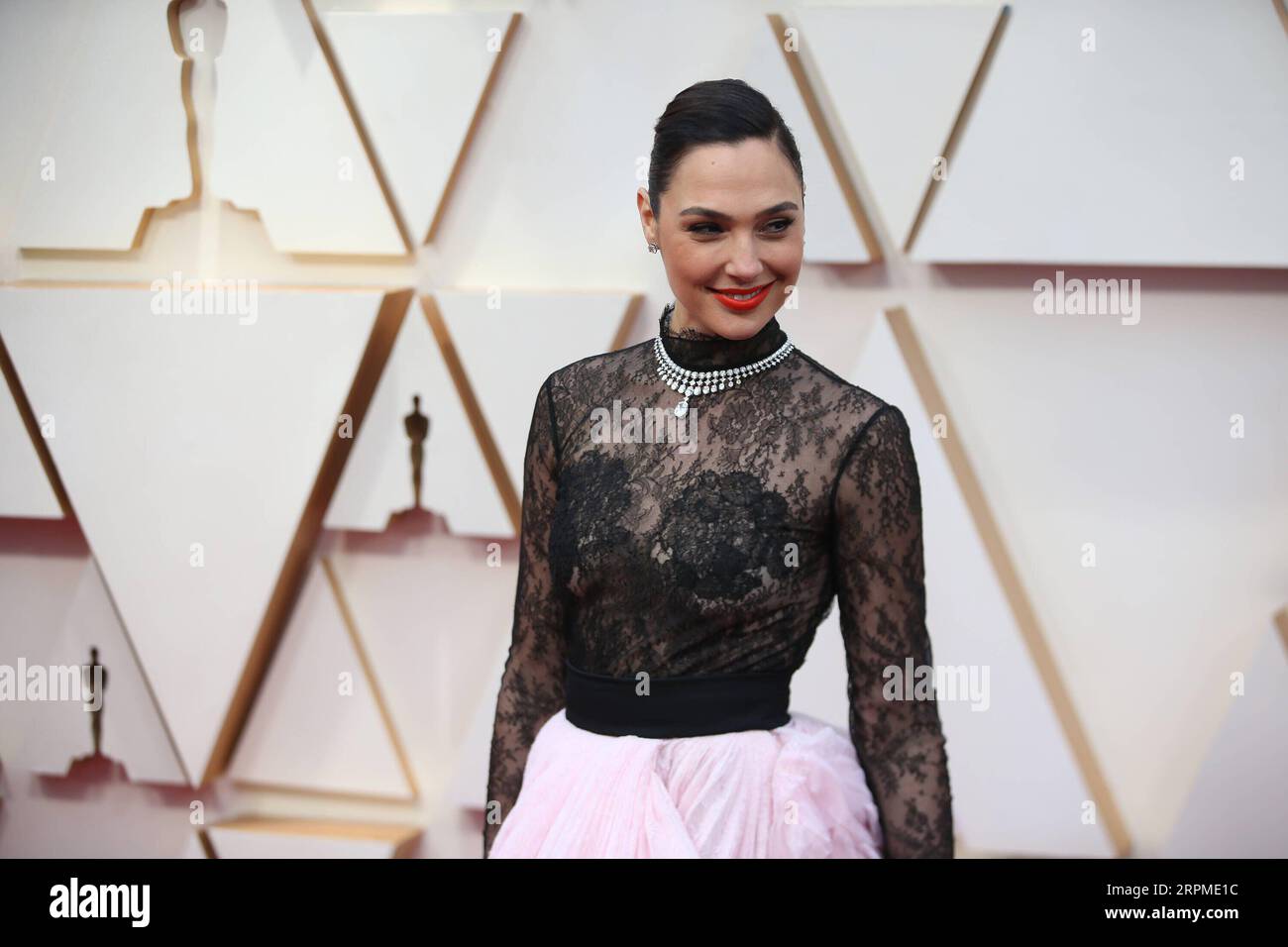 200210 -- LOS ANGELES, Feb. 10, 2020 -- Gal Gadot arrives for the red carpet of the 92nd Academy Awards at the Dolby Theatre in Los Angeles, the United States, Feb. 9, 2020.  U.S.-LOS ANGELES-OSCARS-RED CARPET LixYing PUBLICATIONxNOTxINxCHN Stock Photo
