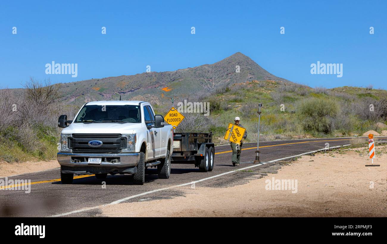 workers set up roadblocks after heavy rain due to massive flood damage, USA, Arizona, N Horseshoe Dam Rd, Scottsdale Stock Photo