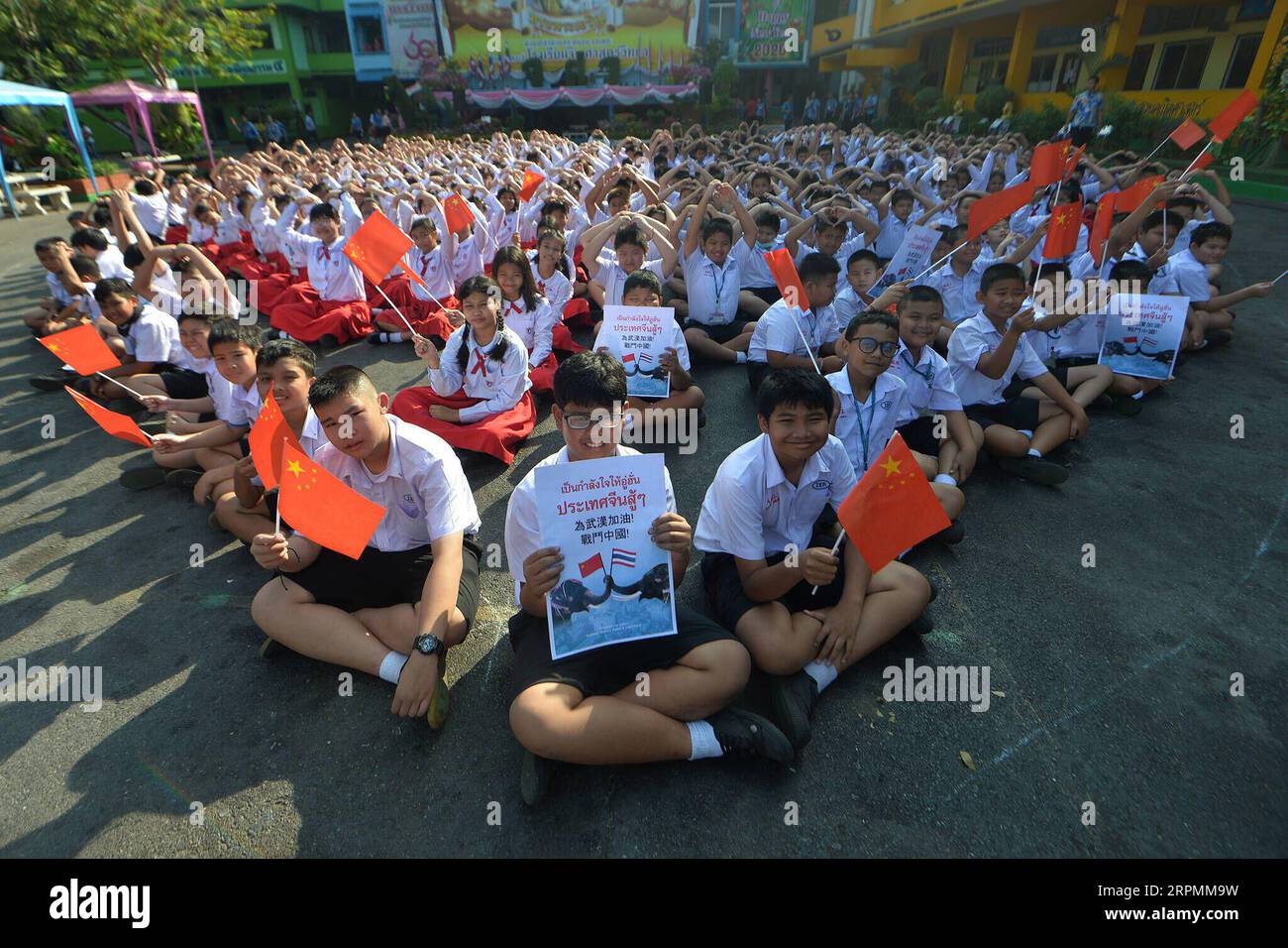 200214 -- BANGKOK, Feb. 14, 2020 -- Students hold flags and posters during an activity showing support for China s fight against the novel coronavirus at a school in Ayutthaya province, Thailand, Feb. 14, 2020. Rachen Sageamsak THAILAND-BANGKOK-CHINA-CORONAVIRUS-SUPPORT ZhangxKeren PUBLICATIONxNOTxINxCHN Stock Photo