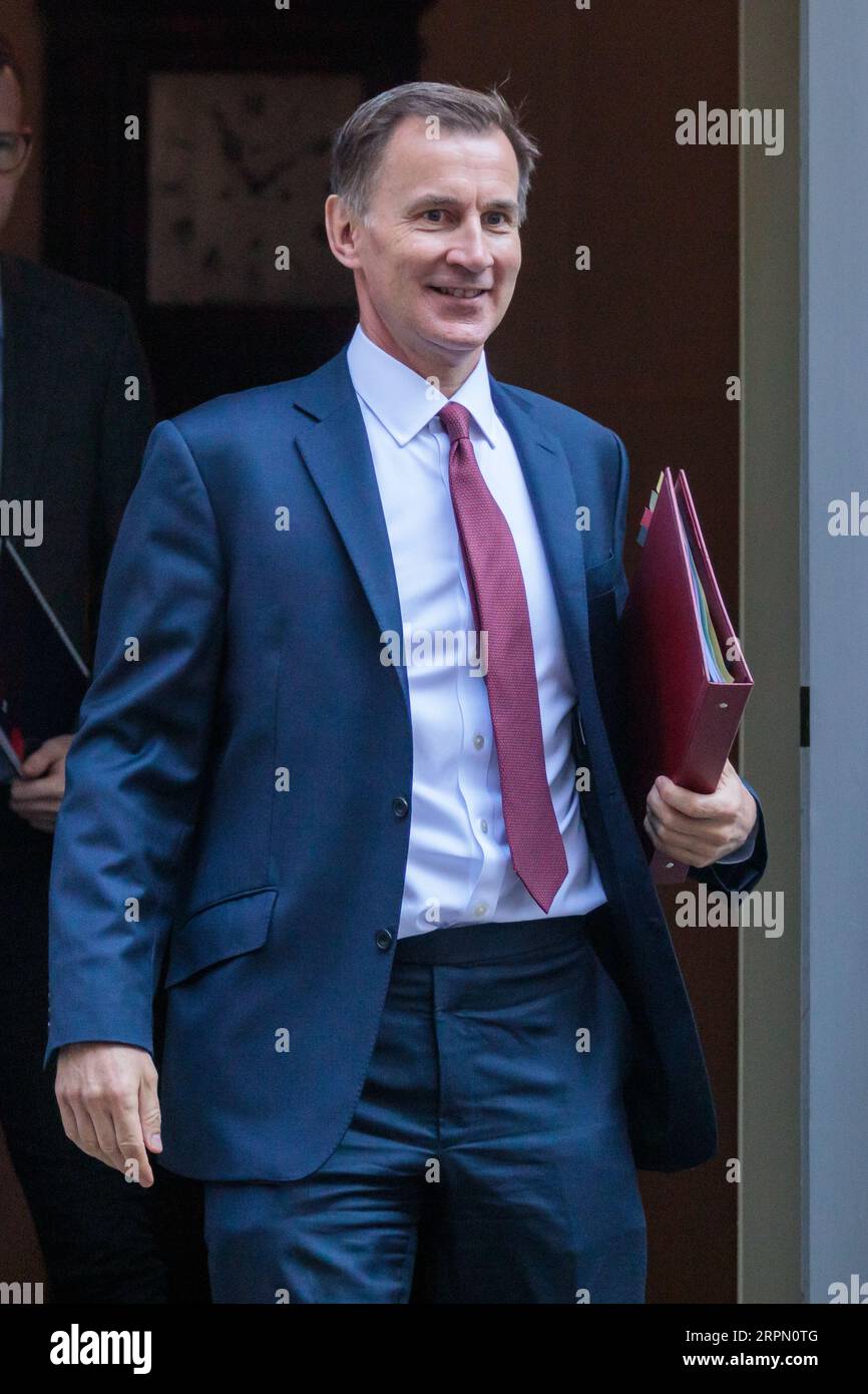 Downing Street, London, UK. 5th September 2023.  Jeremy Hunt leaving Number 11, Downing Street, for Treasury Questions at the House of Commons. London,UK Photo by Amanda Rose/Alamy Live News Stock Photo