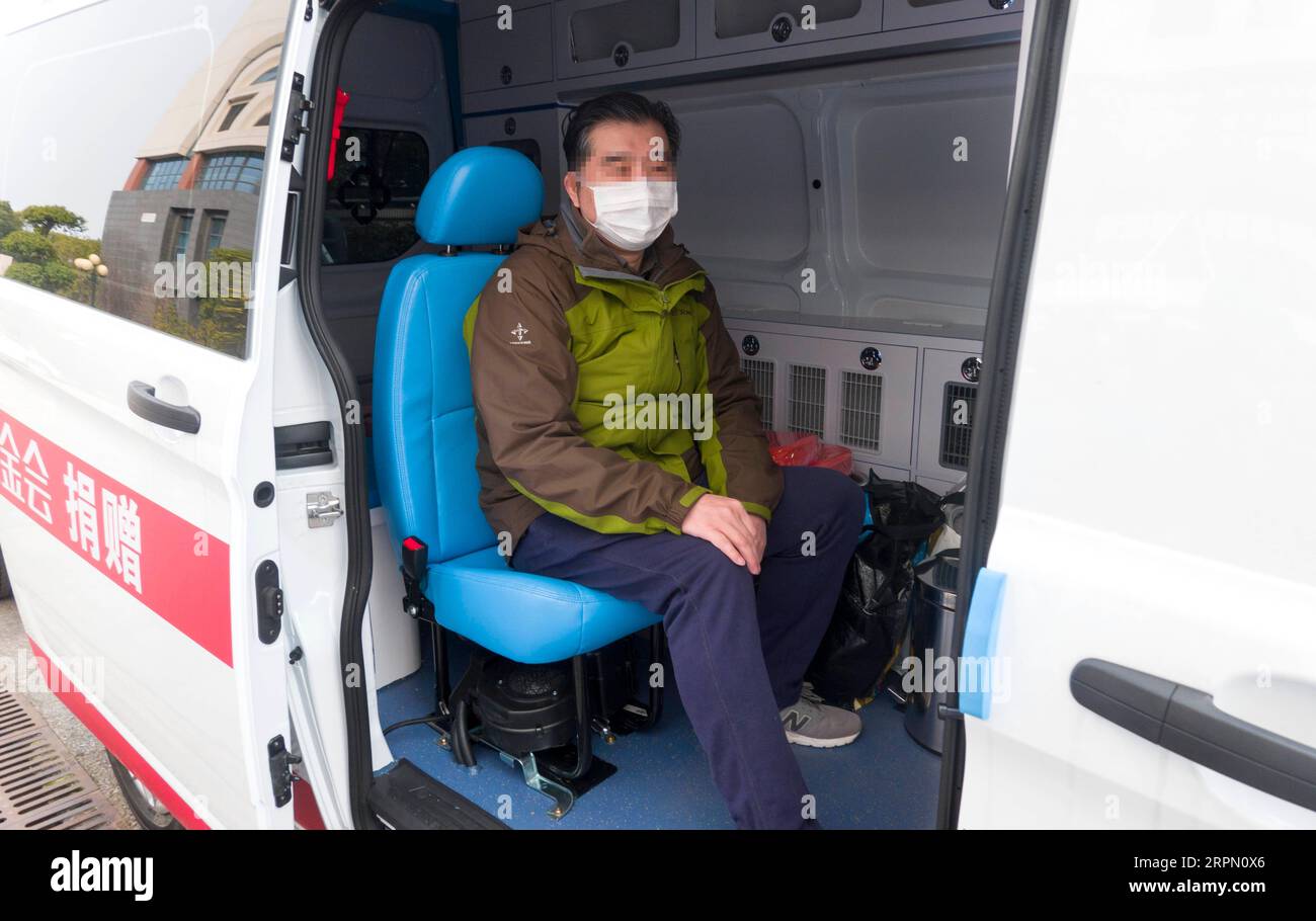 200219 -- WUHAN, Feb. 19, 2020 -- A recovered patient with severe novel coronavirus pneumonia NCP gets on an ambulance at the west campus of Wuhan Union Hospital in Wuhan, central China s Hubei Province, Feb. 19, 2020. A total of 31 patients infected with severe NCP recovered and were discharged on Wednesday from the west campus of Wuhan Union Hospital, after receiving medical treatment of nearly two weeks.  CHINA-HUBEI-WUHAN-NCP-DISCHARGE CN CaixYang PUBLICATIONxNOTxINxCHN Stock Photo