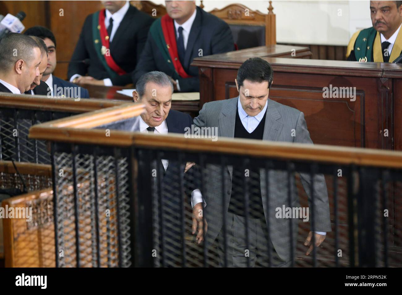 200222 -- CAIRO, Feb. 22, 2020 -- File photo taken on Dec. 26, 2018 shows Alaa Mubarak 2nd R and his father, ousted Egyptian president Mohamed Hosni Mubarak C, in a court in Cairo, Egypt. An Egyptian court acquitted on Saturday Alaa and Gamal Mubarak, the sons of ousted Egyptian president Mohamed Hosni Mubarak, in a corruption case, state-run Ahram Online news website reported.  EGYPT-CAIRO-SONS OF EX-PRESIDENT MUBARAK-CORRUPTION CHARGES AhmedxGomaa PUBLICATIONxNOTxINxCHN Stock Photo