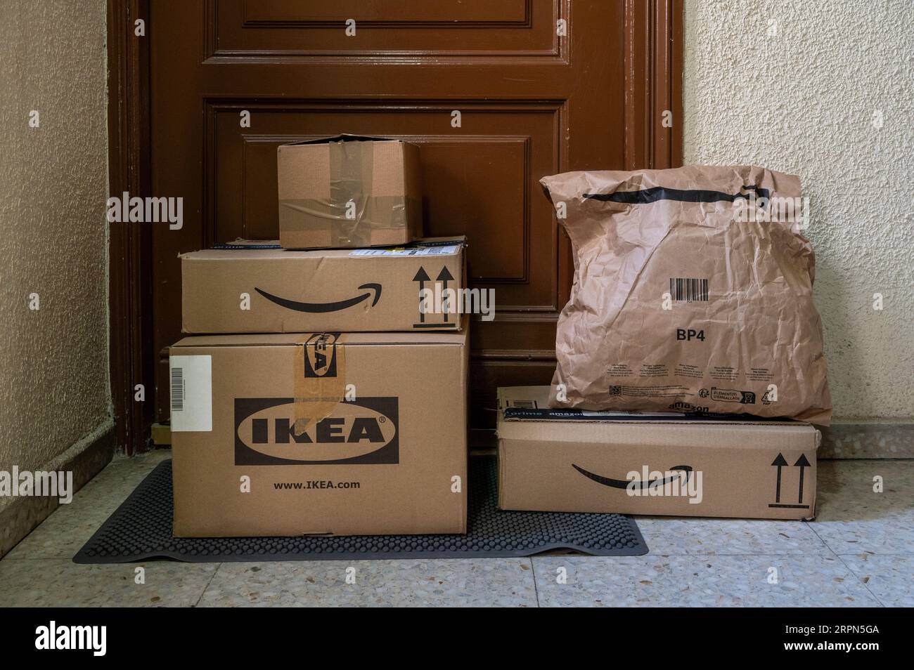 Ikea home delivery hi-res stock photography and images - Alamy