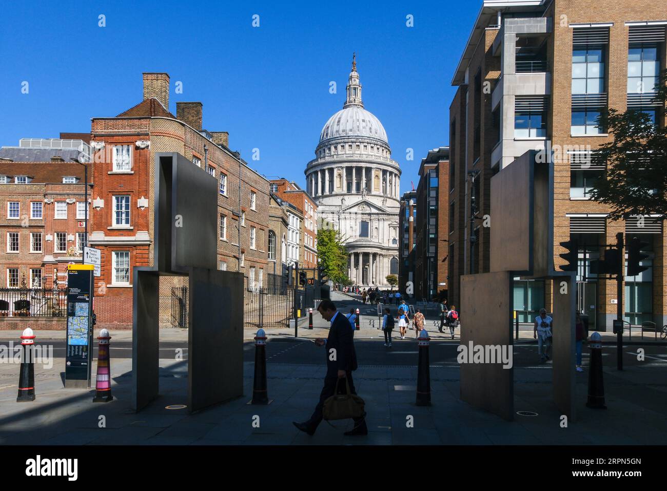 London, UK. 5th Sept 2023. UK Weather: Hot September weather in London. St Paul's Cathedral. Credit: Matthew Chattle/Alamy Live News Stock Photo
