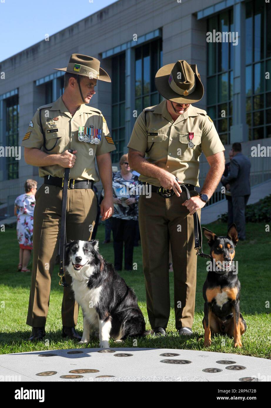 200224 CANBERRA, Feb. 24, 2020 Xinhua Military officers pose for