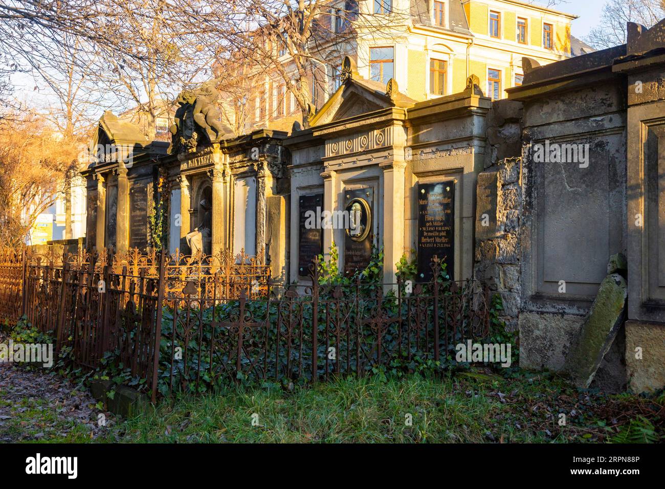 Cemetery culture hi-res stock photography and images - Alamy