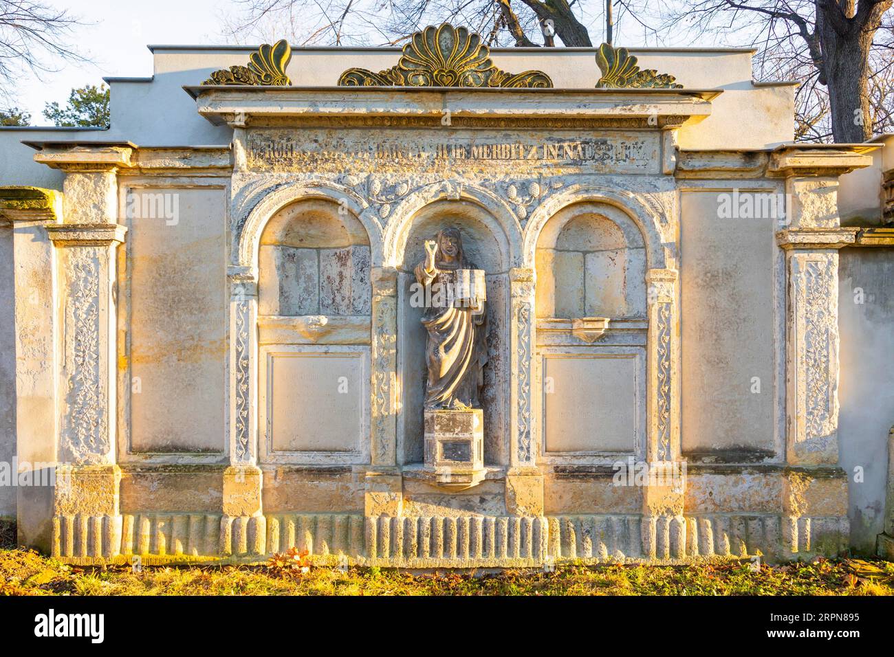 Cemetery culture hi-res stock photography and images - Alamy