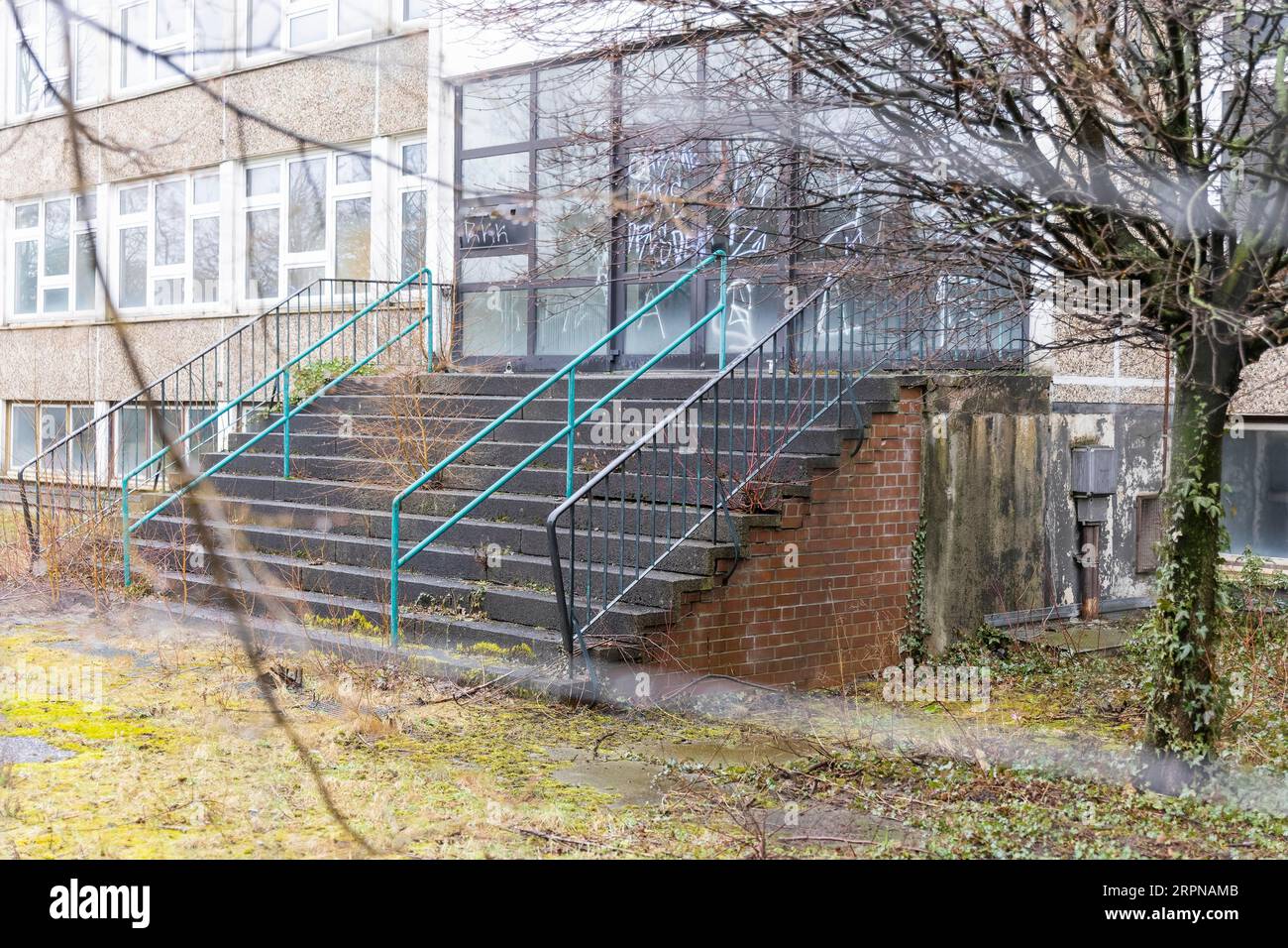 An empty school in the Gorbitz district of Dresden Stock Photo Alamy
