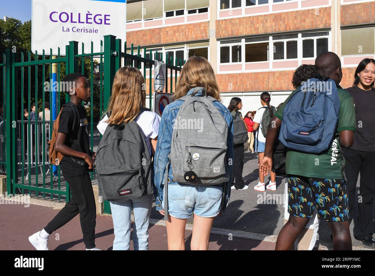 Charenton Le Pont, France. 05th Sep, 2023. Back to school at La Cerisaie college in Charenton-le-Pont, France on September 5, 2023. Photo by Lionel Urman/ABACAPRESS.COM Credit: Abaca Press/Alamy Live News Stock Photo