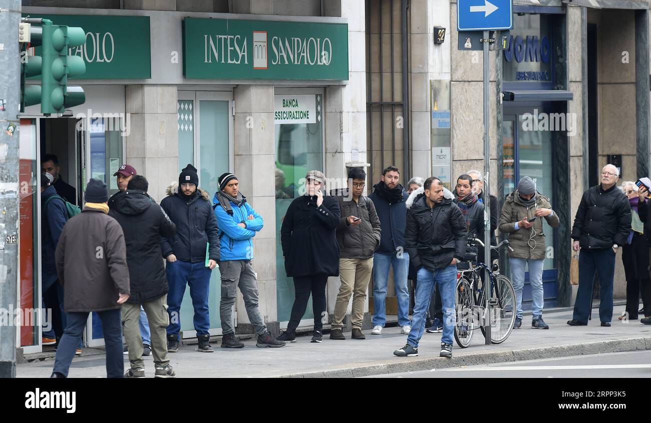 200310 -- ROME, March 10, 2020 -- People wait in a queue outside a bank in Milan, Italy, March 9, 2020. Measures to stem the spread of the novel coronavirus will be extended to the entire country in the next hours, Italian Prime Minister Giuseppe Conte announced late on Monday. Photo by Daniele Mascolo/Xinhua ITALY-ROME-CORONAVIRUS-CONTAINMENT MEASURES ChengxTingting PUBLICATIONxNOTxINxCHN Stock Photo