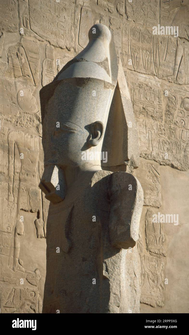 Statue of Pharoah Karnak Temple Luxor Egypt Stock Photo - Alamy