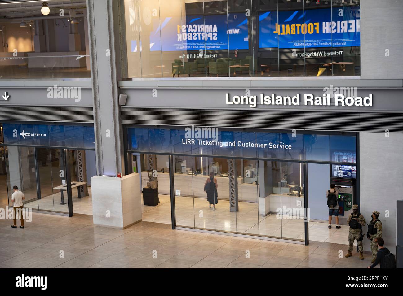 new-york-new-york-usa-4th-sep-2023-a-lirr-ticketing-and-customer