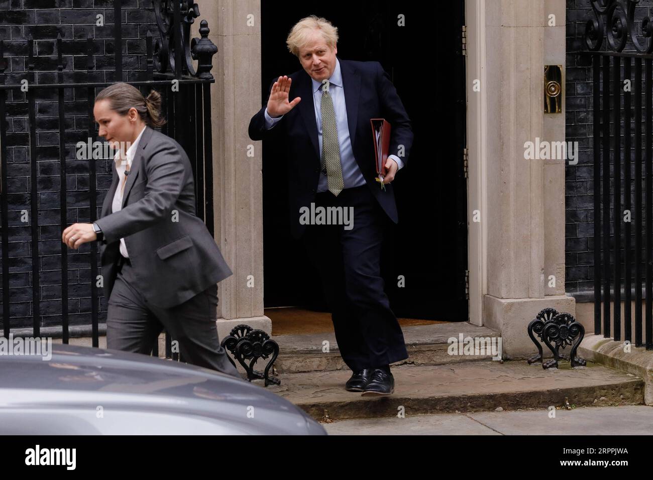 News Bilder des Tages 200318 -- LONDON, March 18, 2020 -- British Prime Minster Boris Johnson leaves 10 Downing Street for Prime Minister s Questions, in London, Britain on March 18, 2020. Photo by Tim Ireland/Xinhua BRITAIN-LONDON-PMQ HanxYan PUBLICATIONxNOTxINxCHN Stock Photo