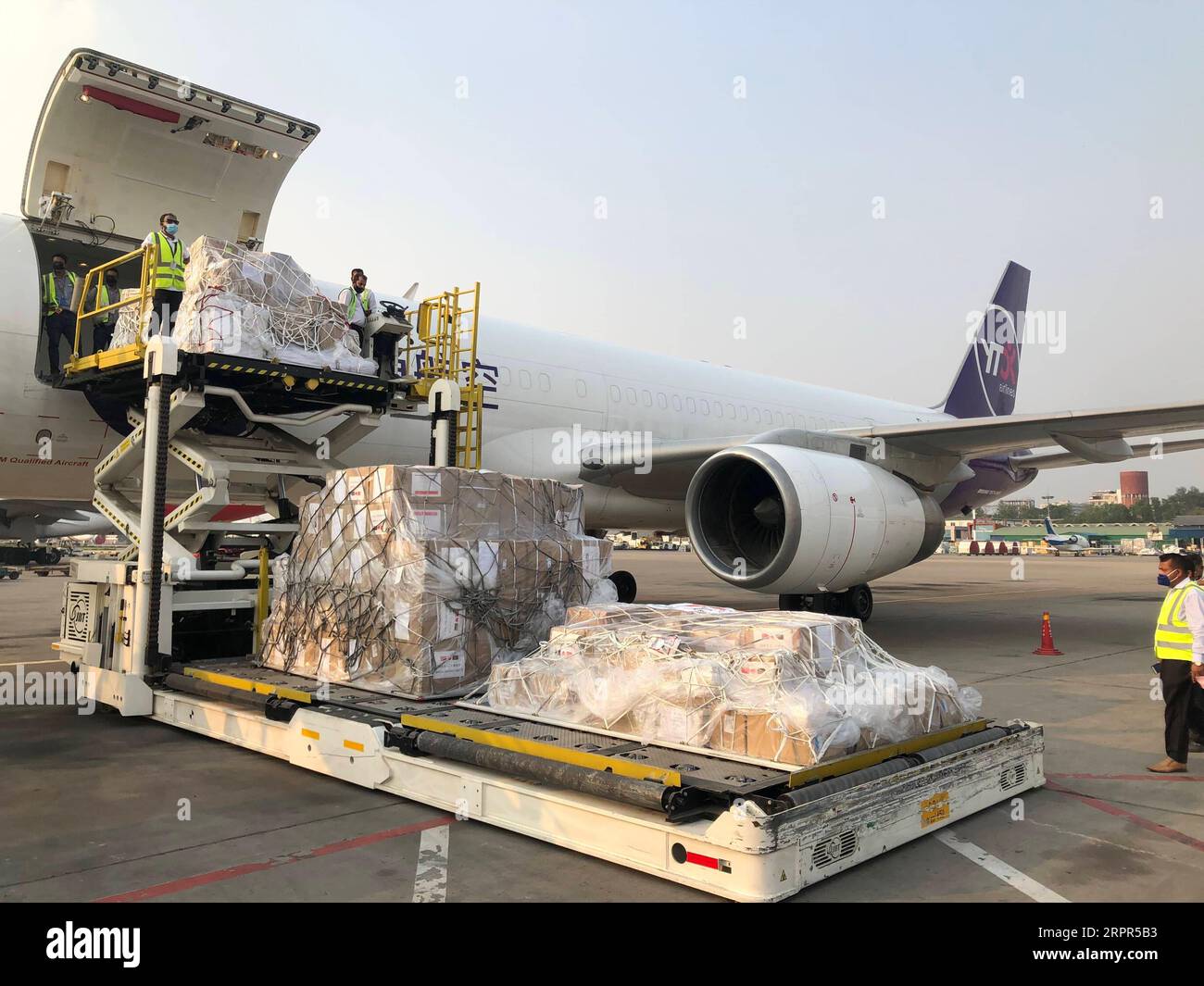 200327 DHAKA, March 27, 2020 Emergency medical supplies from