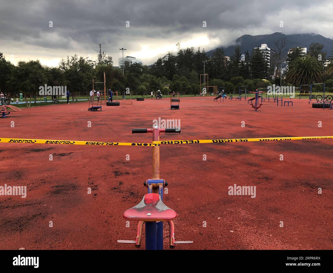 200328 -- BEIJING, March 28, 2020 -- Exercise equipments for public use are cordoned off at a park in Quito, Ecuador, March 15, 2020. TO GO WITH XINHUA HEADLINES OF MARCH 28, 2020. Photo by Santiago Armas/Xinhua LATAM-COVID-19-CONTAINMENT HaoxYunfu PUBLICATIONxNOTxINxCHN Stock Photo