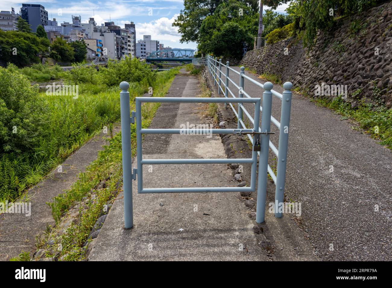 An example of a hyperart Thomasson, a useless structure, in this case a ...