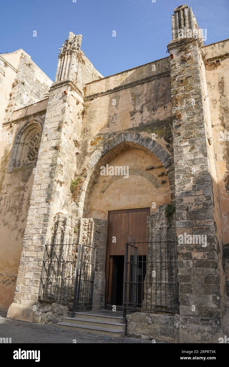 Side entrance of Iglesia de San Mateo, St. Matthew's Church, Tarifa, Andalusia, Costa de la luz, Spain. Stock Photo