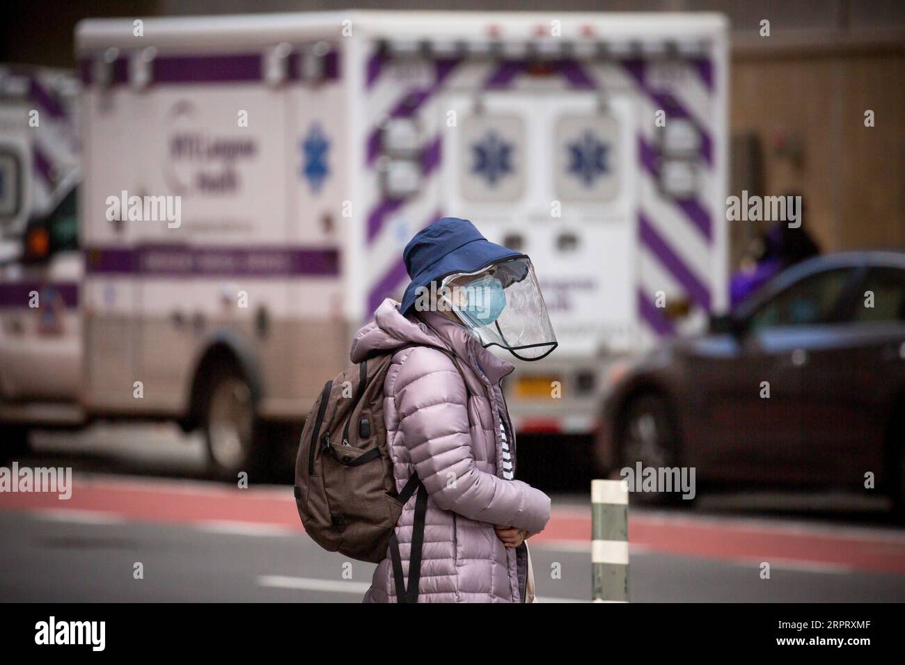 200409 -- NEW YORK, April 9, 2020 Xinhua -- A woman wearing face protection walks near NYU Langone Medical Center during the coronavirus pandemic in New York, the United States, April 8, 2020. The number of COVID-19 cases in the United States reached 401,166 as of 12:20 local time on Wednesday 1620 GMT, according to the Center for Systems Science and Engineering CSSE at Johns Hopkins University. A total of 12,936 deaths were reported in the nation, according to the CSSE. Photo by Michael Nagle/Xinhua U.S.-NEW YORK-COVID-19 PUBLICATIONxNOTxINxCHN Stock Photo