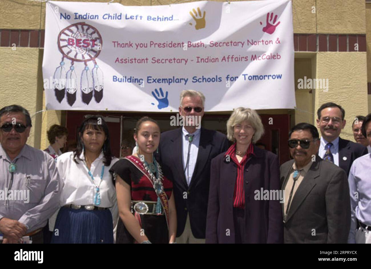 Secretary Gale Norton, second from right, with school staff in front of No Indian Child Left Behind banner during visit to To Hajiilee-He Community School, an Eastern Navajo Agency-operated school in Canoncito, New Mexico. Visit highlighted federal support for American Indian schools, and such initiativesas the Family and Child Education Program Stock Photo