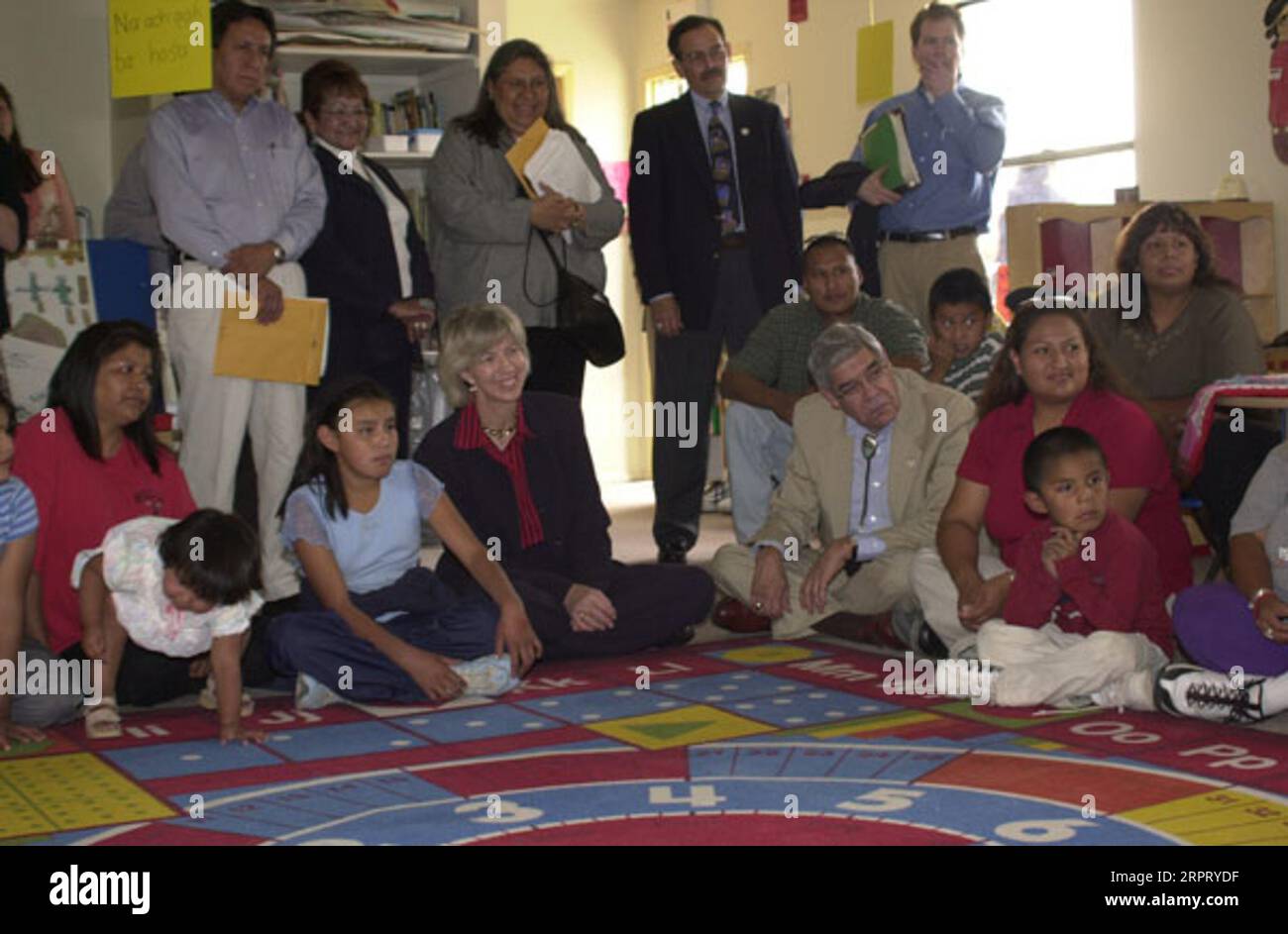 Secretary Gale Norton and Assistant Secretary for Indian Affairs Neal McCaleb observing classroom activities during visit to To Hajiilee-He CommunitySchool, an Eastern Navajo Agency-operated school in Canoncito, New Mexico. Visit highlighted federal support for American Indian schools, and such initiatives as the Family and Child Education Program Stock Photo