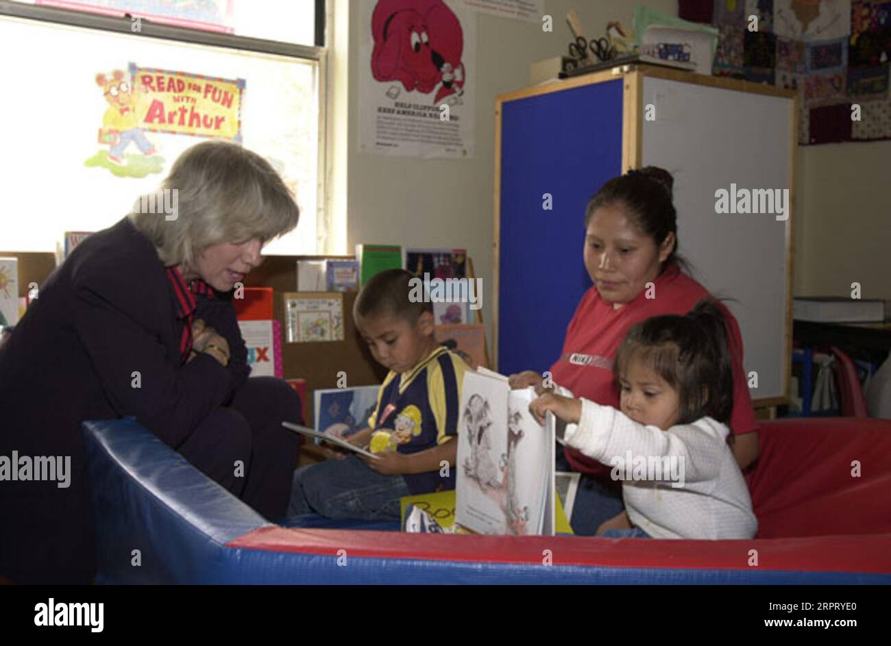 Secretary Gale Norton visiting the To Hajiilee-He Community School, an Eastern Navajo Agency-operated school in Canoncito, New Mexico, to highlight federal support for American Indian schools, and for initiatives such as the Family and Child Education Program emphasizing parent-child learning Stock Photo