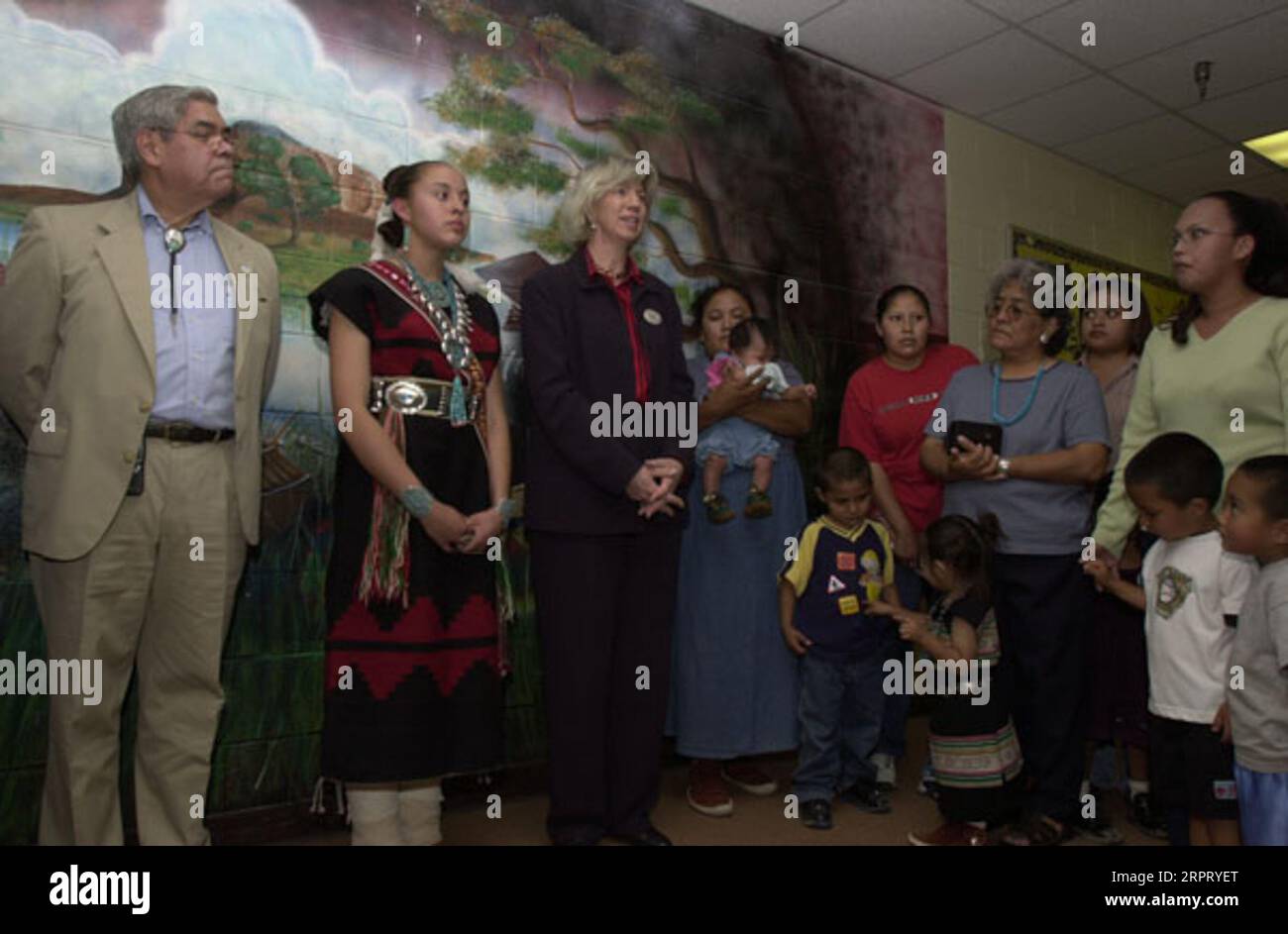 Secretary Gale Norton, third from left, and Assistant Secretary for Indian Affairs Neal McCaleb, far left, during visit to the To Hajiilee-He Community School, an Eastern Navajo Agency-operated school in Canoncito, New Mexico. Visit highlighted federal support for American Indian schools, and such initiatives as the Family and Child Education Program Stock Photo