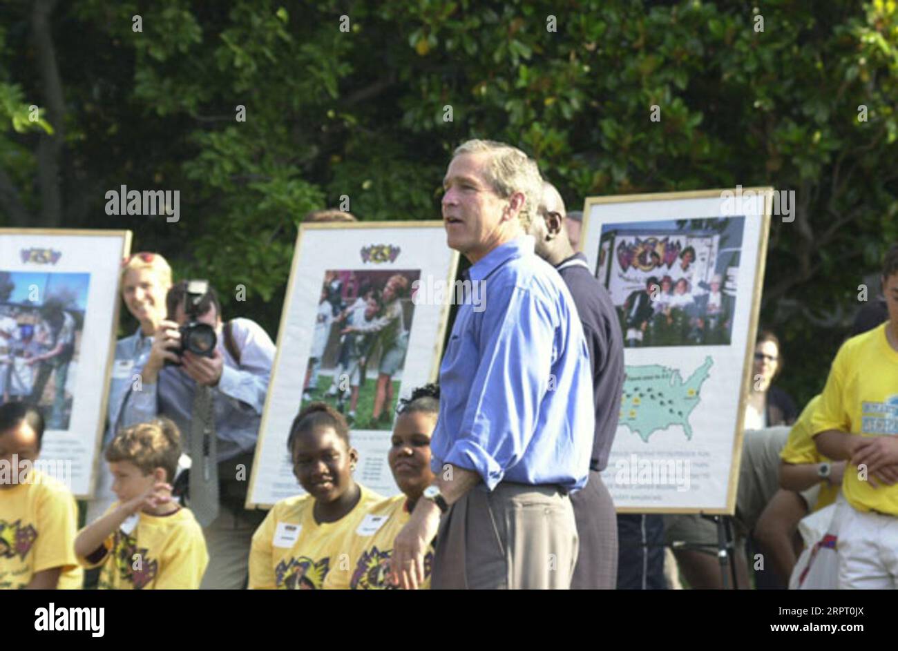 President George Bush, foreground center, with former Dallas Cowboys running back, and member of the President's Council on Physical Fitness and Sports, Emmitt Smith, at the Wonderful Outdoor World Program exhibit featured as part of the White House Fitness Expo on the White House lawn, Washington, D.C. Stock Photo